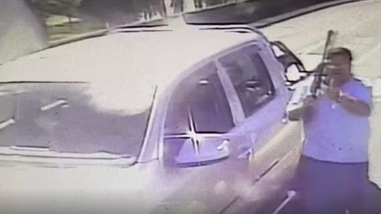 Motorista que atirou com arma de