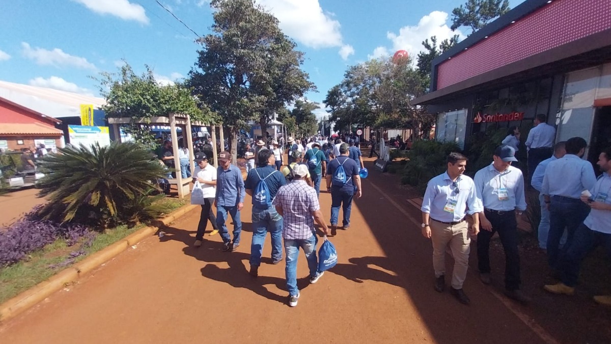 Agrishow recebe visitantes de diferente países