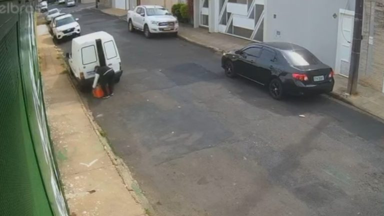 Homem furta equipamentos de carro de