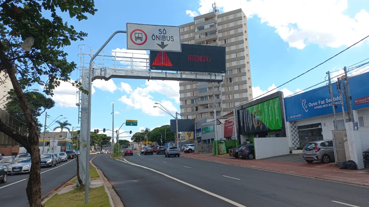 Nova sinalização na avenida Independência