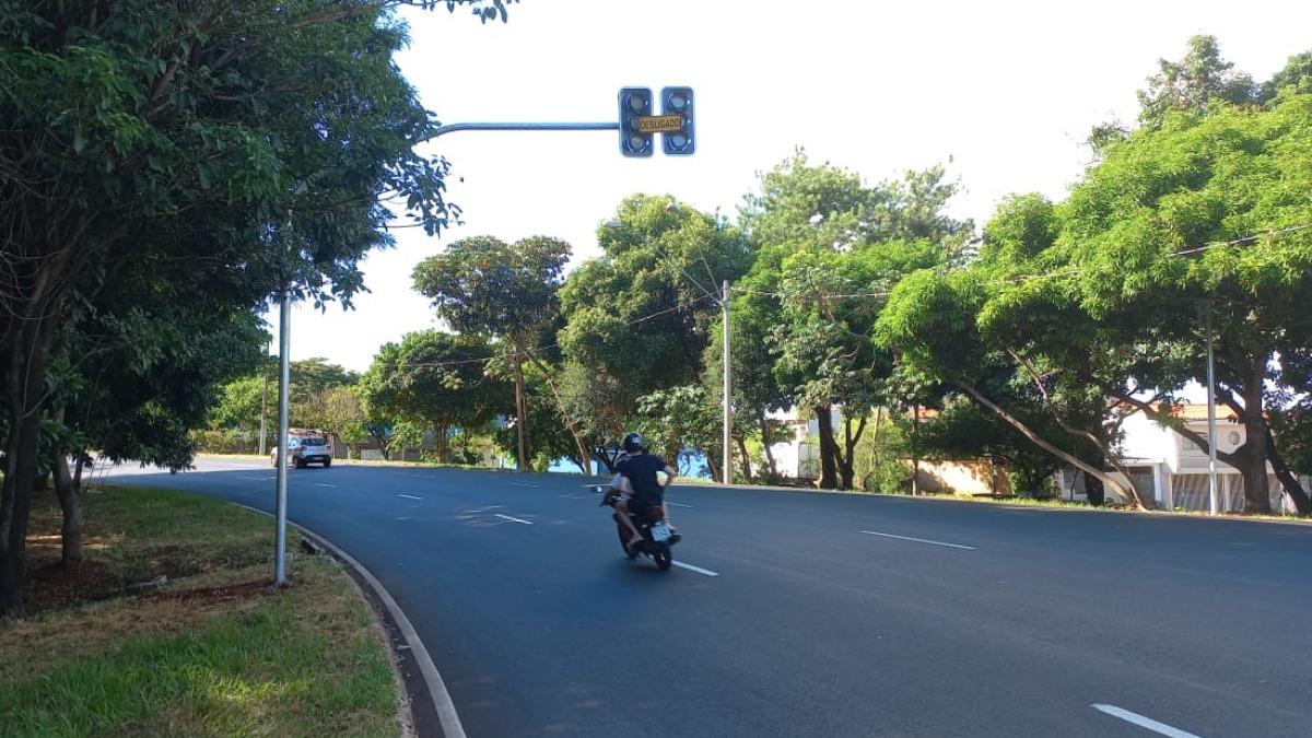 semáforos rotatória Treze de Maio