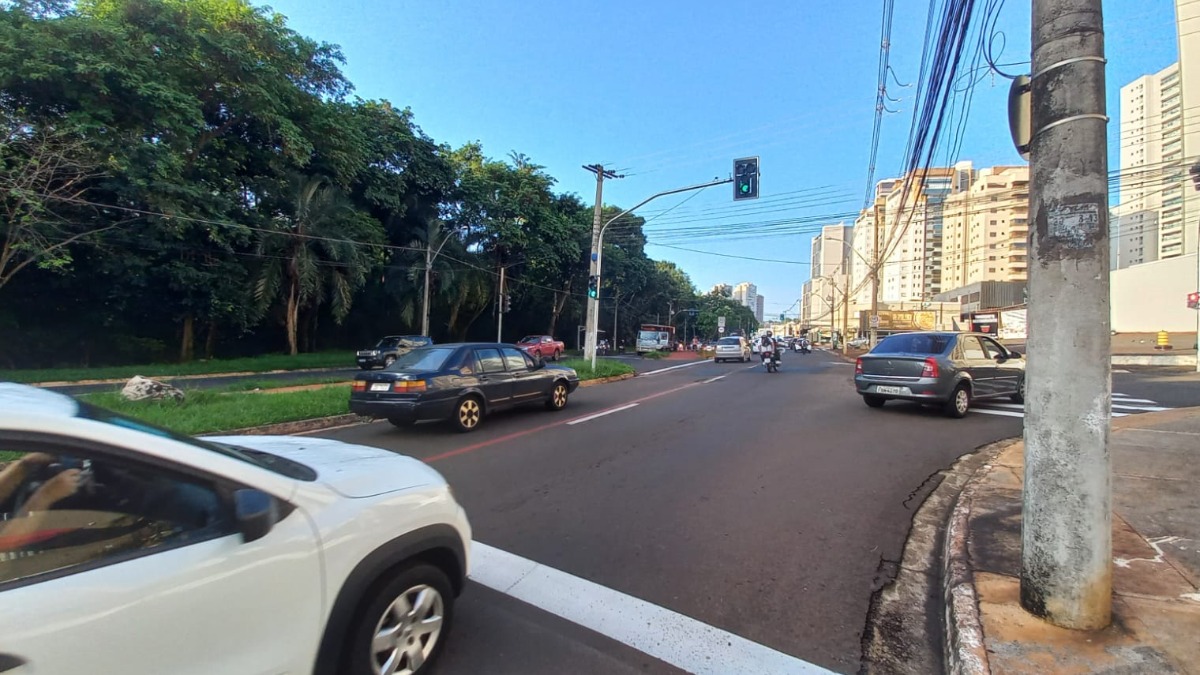 semáforos Avenida Carlos Eduardo