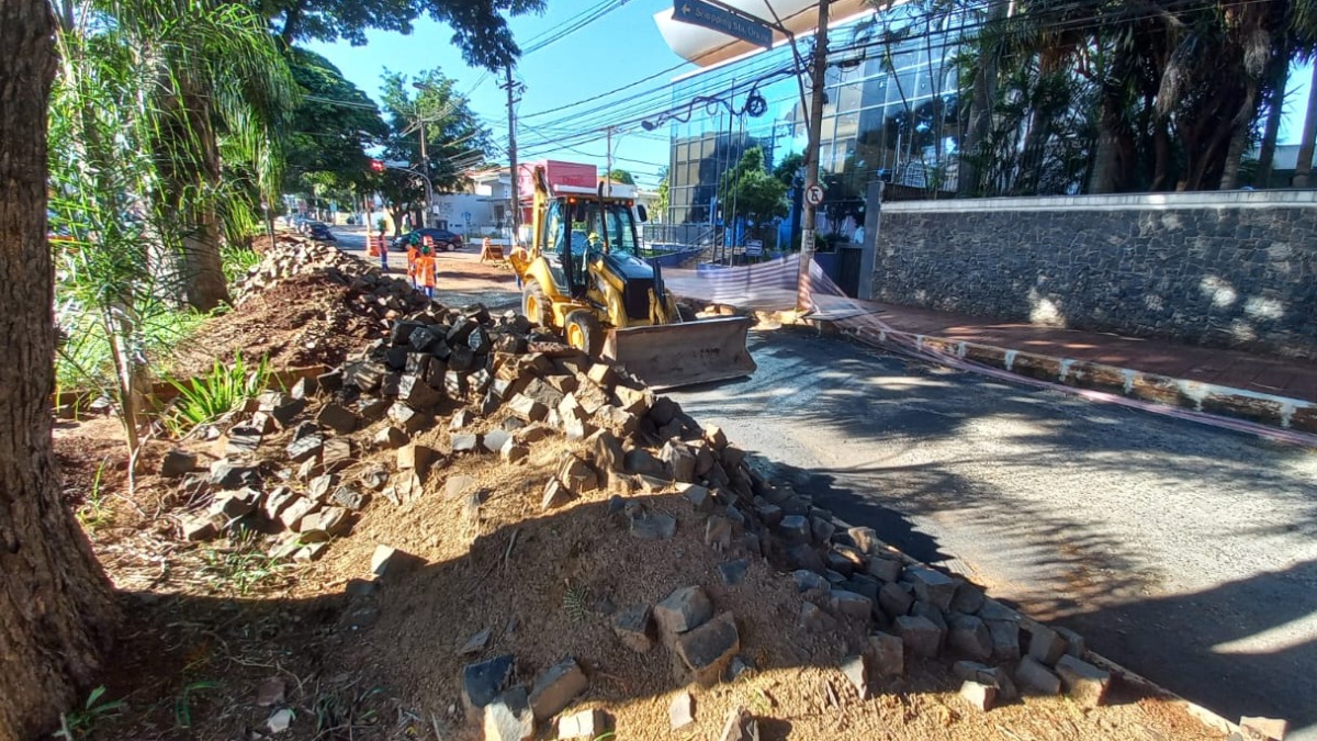 Comerciantes celebram retomada das obras