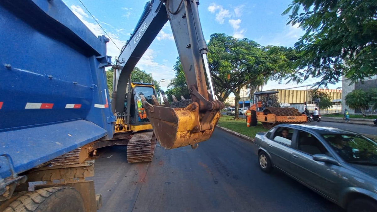 Obras na avenida Treze de Maio