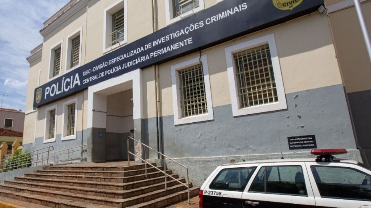 criança esquecida creche