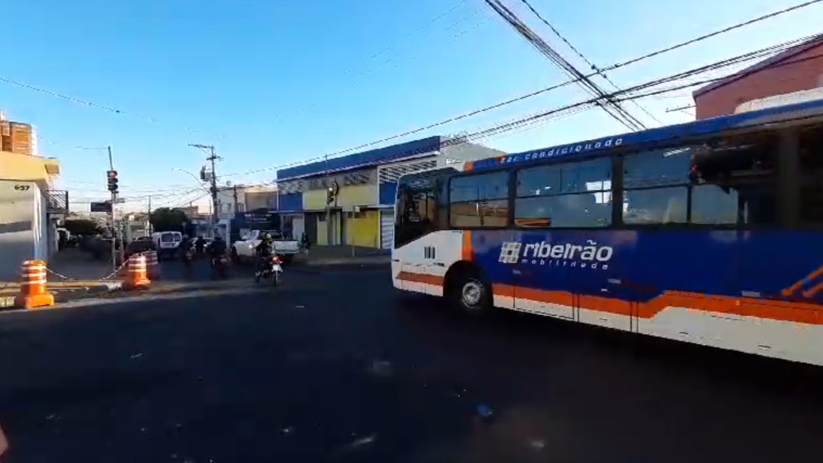 ônibus transporte público