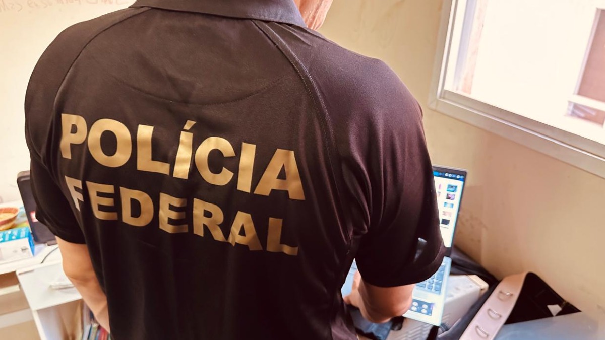 PF apreende equipamentos na casa de
