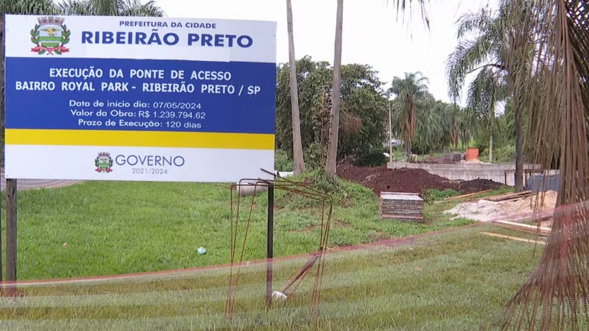 Danificada há mais de dois anos