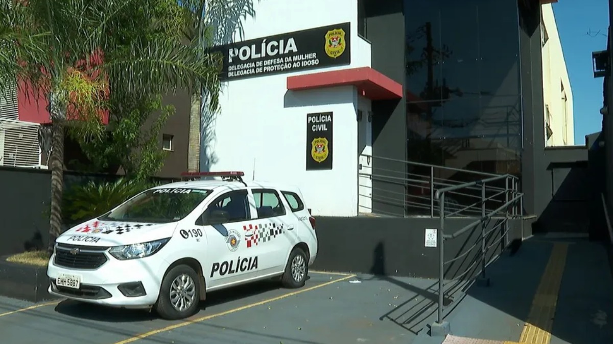 Homem preso quebra cadeado de cela