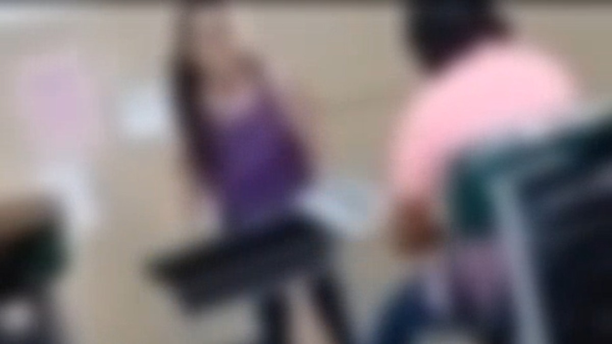 professora grita com aluna