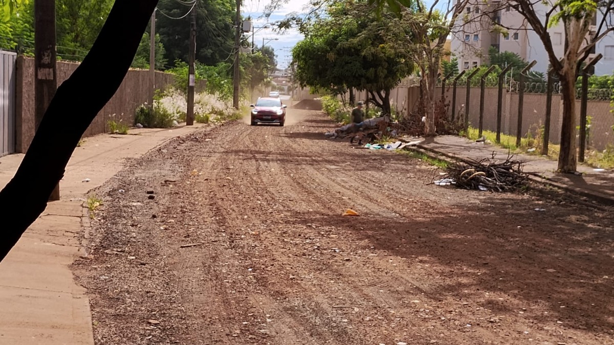Rua sem asfalto