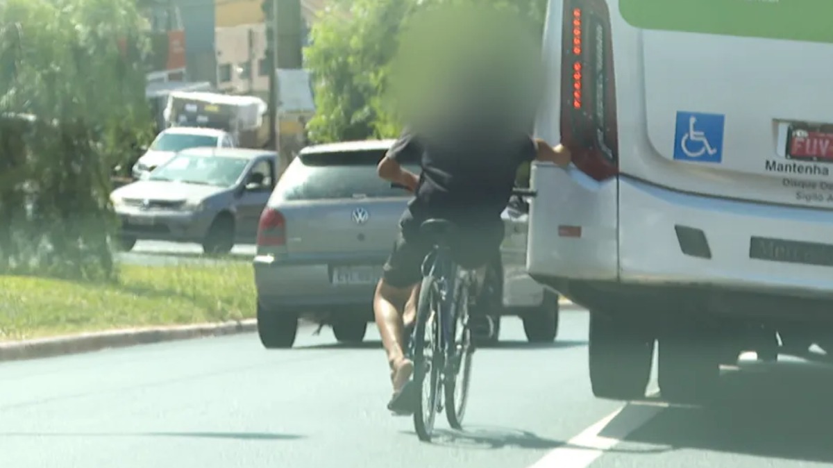 danos ônibus transporte público