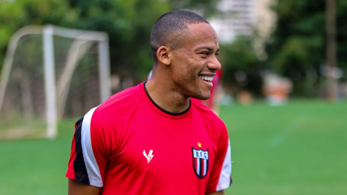 Robinho lesão joelho