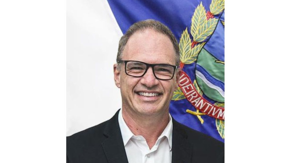 Eleito para o segundo mandato