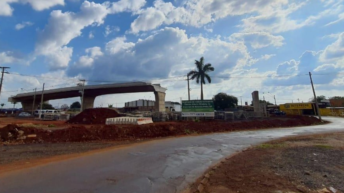 interdição rotatória avenidas Brasil e Thomaz Alberto