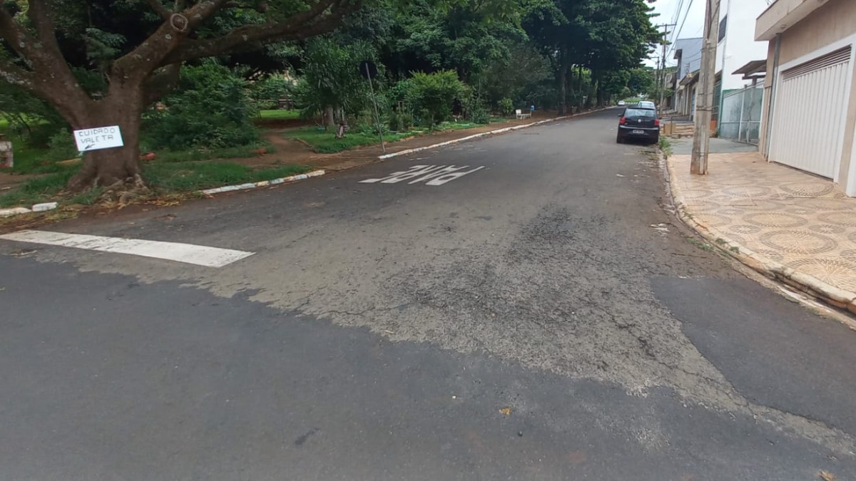 Moradores do bairro Iguatemi reclamam