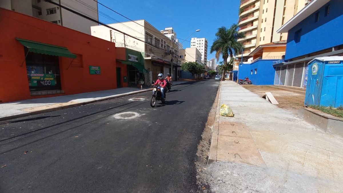 Aos trancos e barrancos