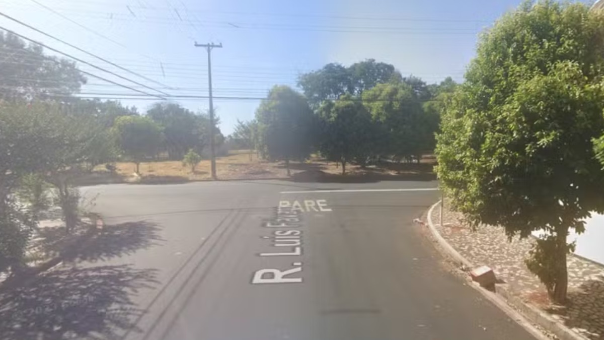 Homem é morto a tiros enquanto