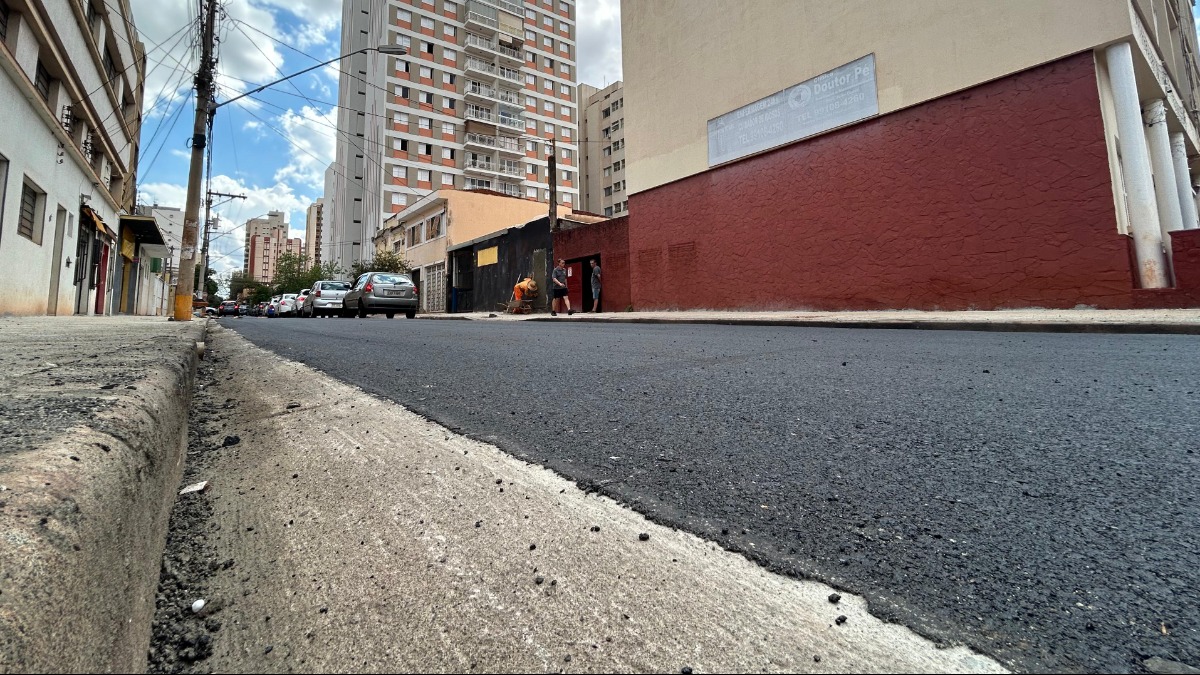 Obras terminam e trecho da rua