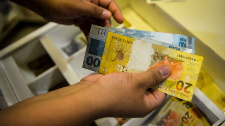 Familiares podem movimentar a conta bancária