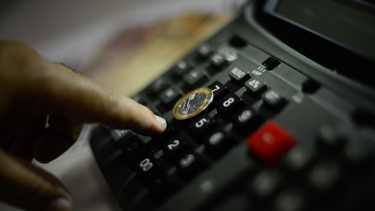 Prévia da inflação desacelera e fica