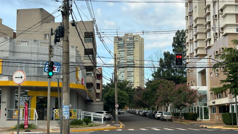 Semáforo virado para o lado errado