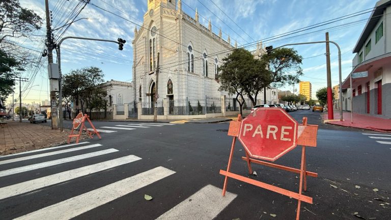 Semáforos sem funcionar em cruzamentos próximos