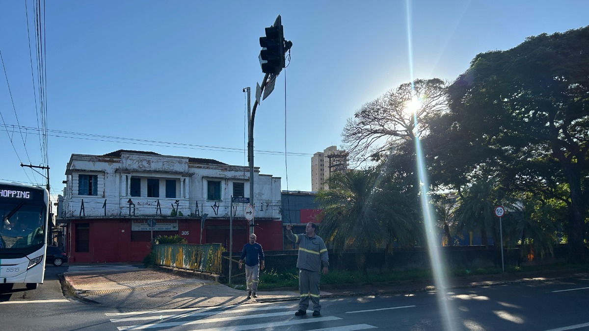 Cruzamento entre as avenidas Francisco Junqueira