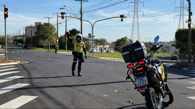 Semáforos sem funcionar causa transtornos em