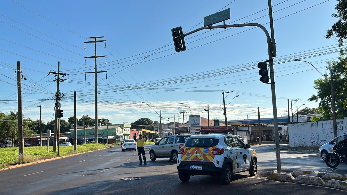 Rotatória da avenida Bandeirantes tem semáforos