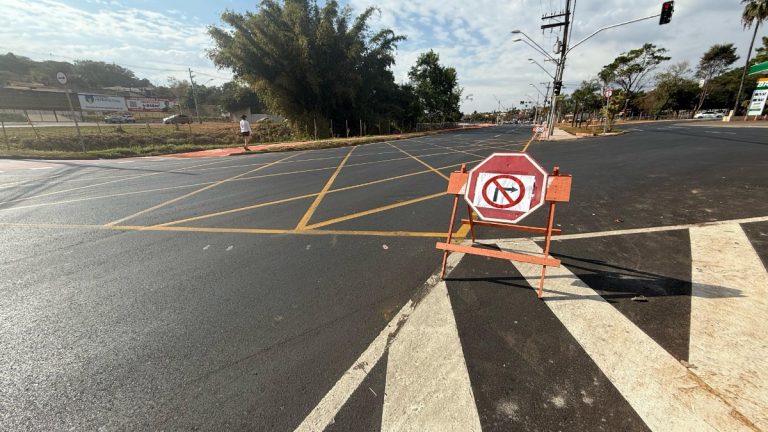Ponte que cruza a Maurílio Biagi