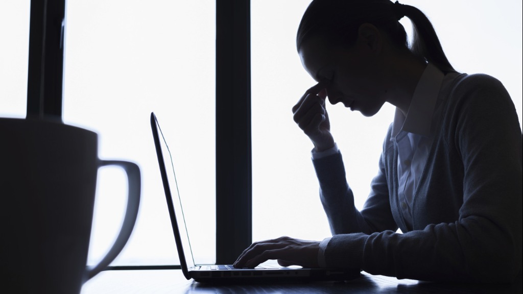 Exaustão jovens trabalho