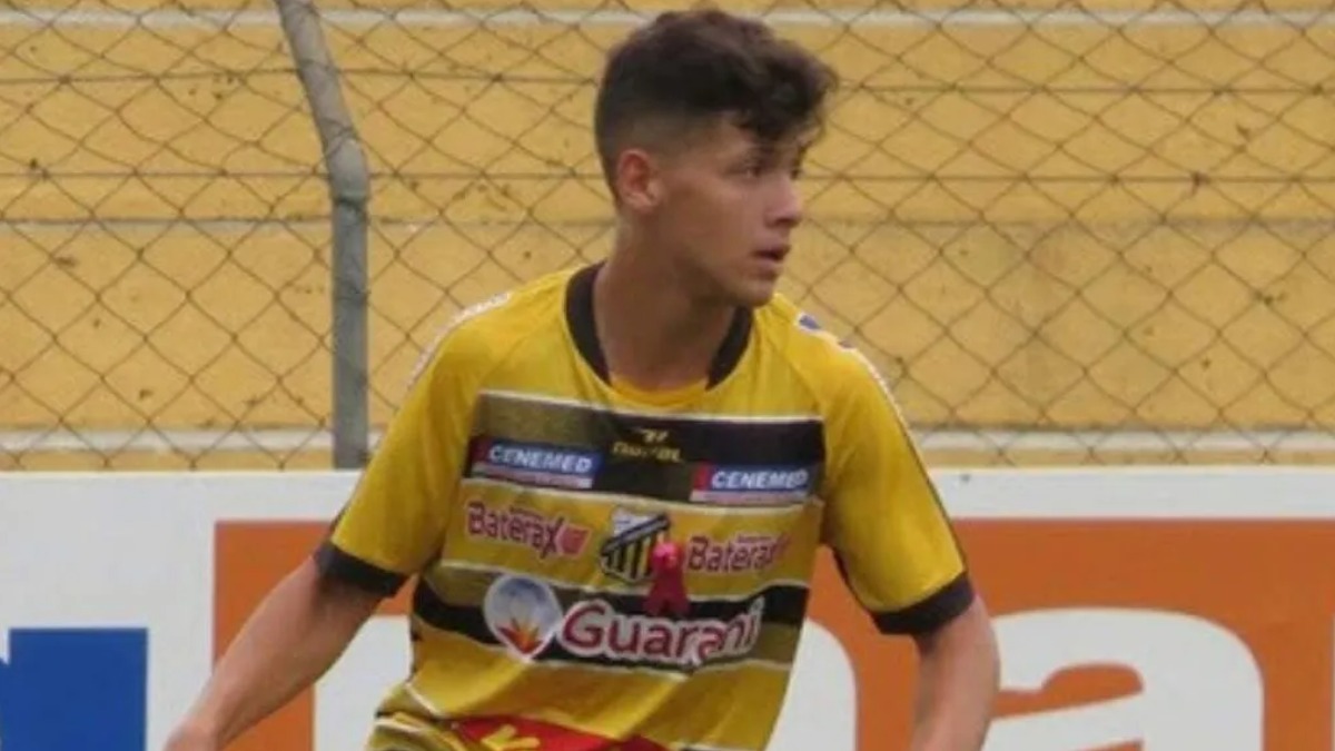 Comercial contrata o garoto Stenio