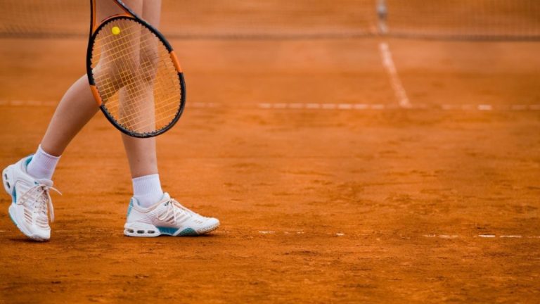Roland Garros tem surpresas e confirmação