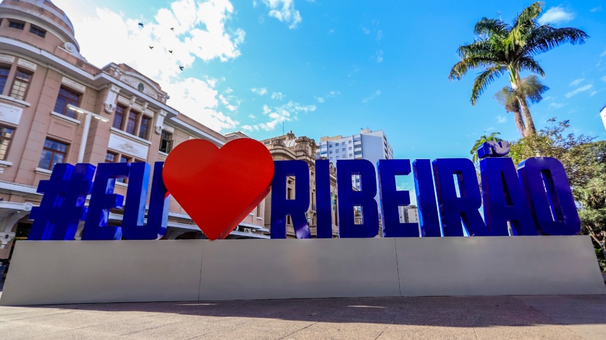 vandalismo totem Ribeirão