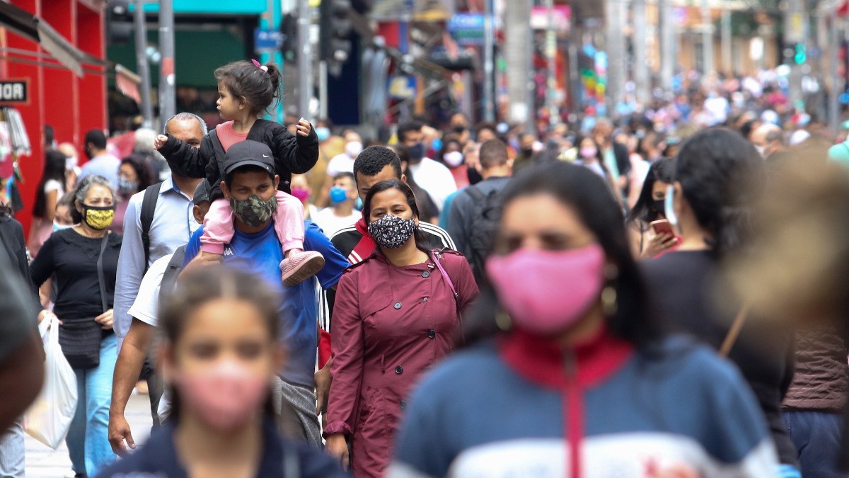 uso de máscara em ambientes abertos