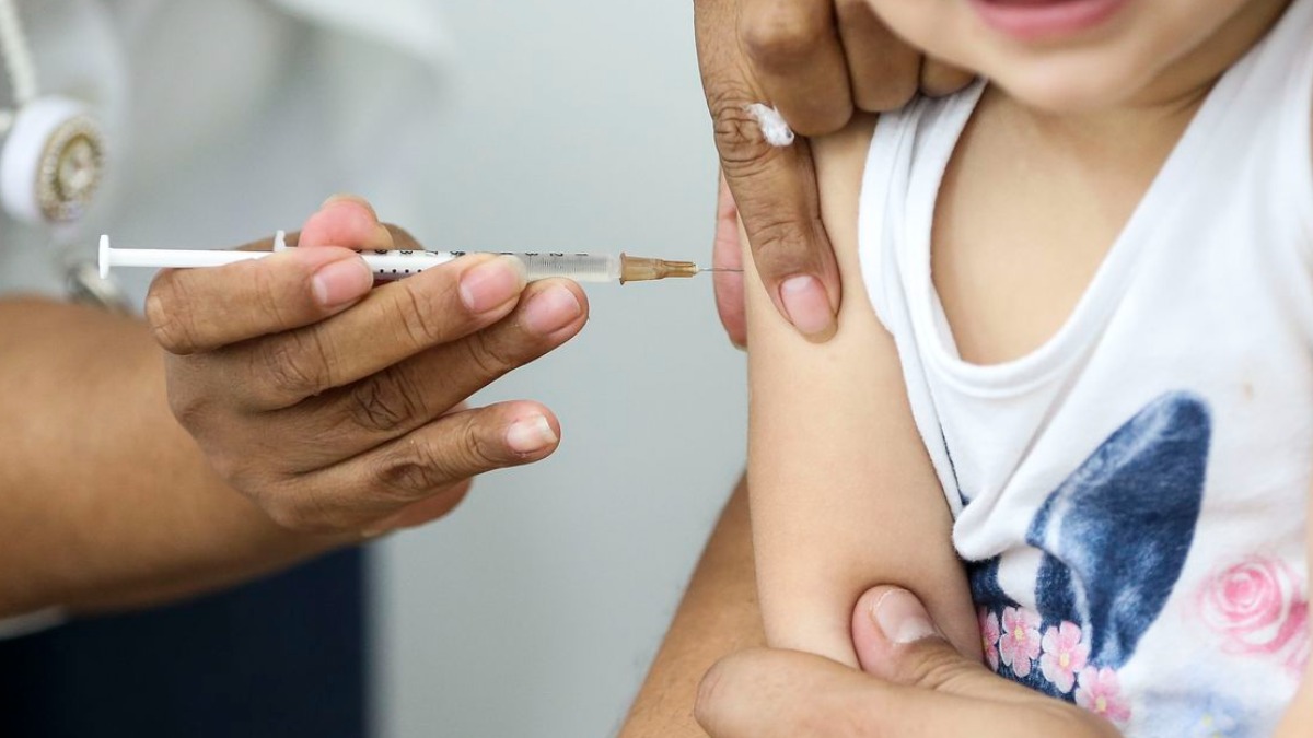 vacinação gripe idosos crianças