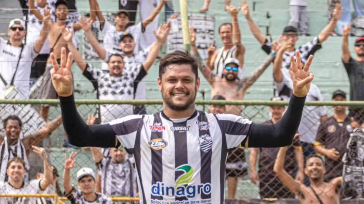 Comercial e Wendel Alex negociam permanência