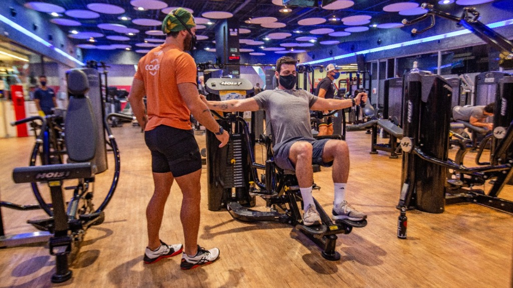 academias e restaurantes