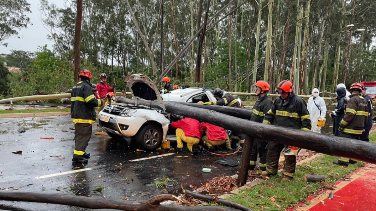 acidente Avenida Adelmo Perdizza