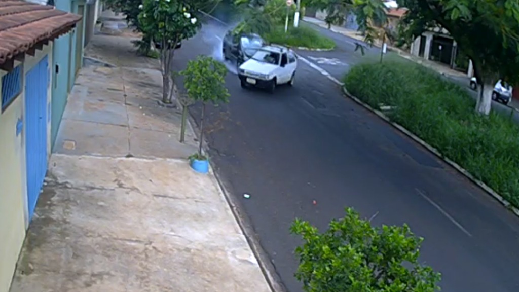 acidente carro Parque das Andorinhas