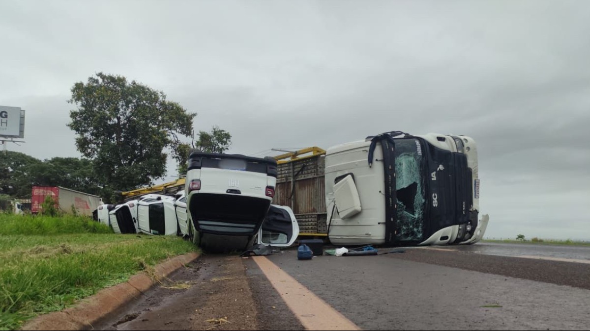 acidente caminhão cegonha