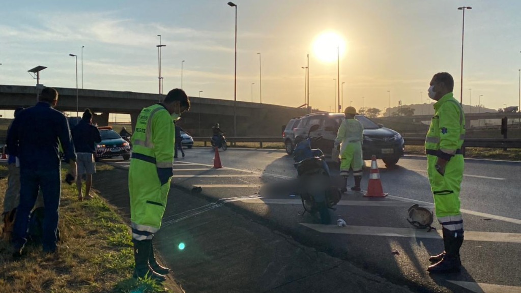 acidente motociclista caminhão