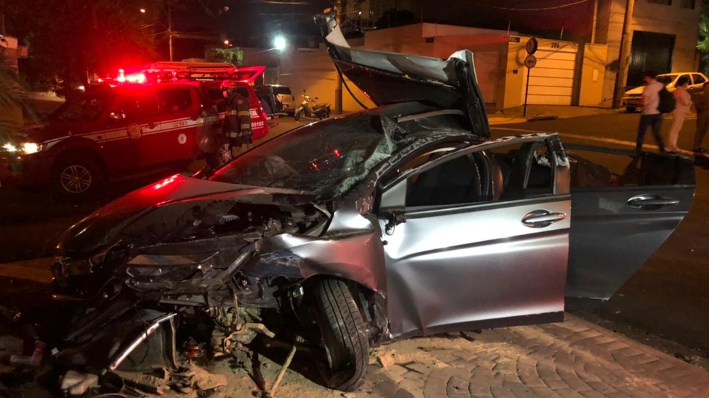 Acidente de carro Vila Seixas