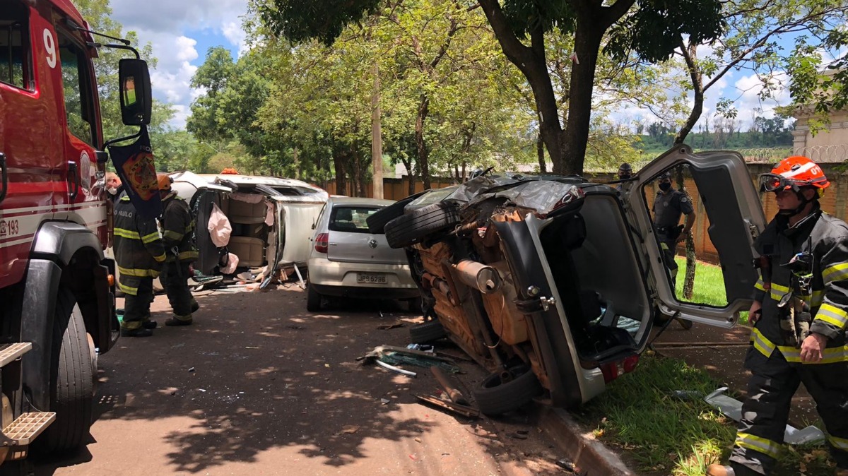 acidente carro Vila do Golfe