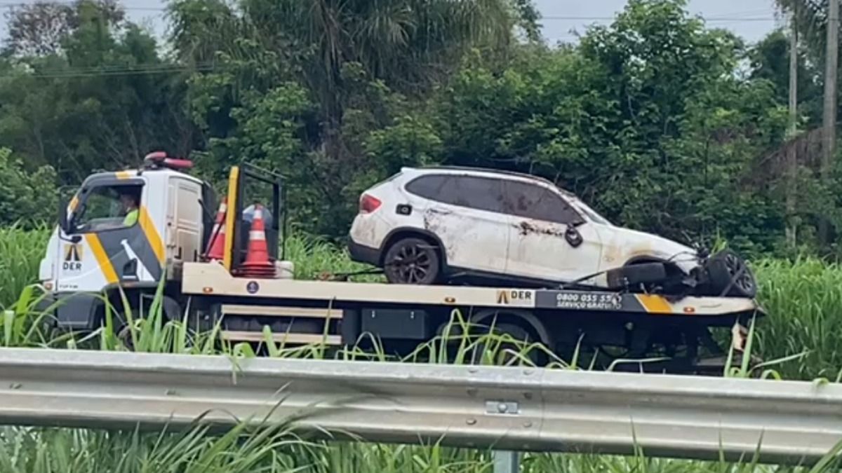 acidente carro de luxo