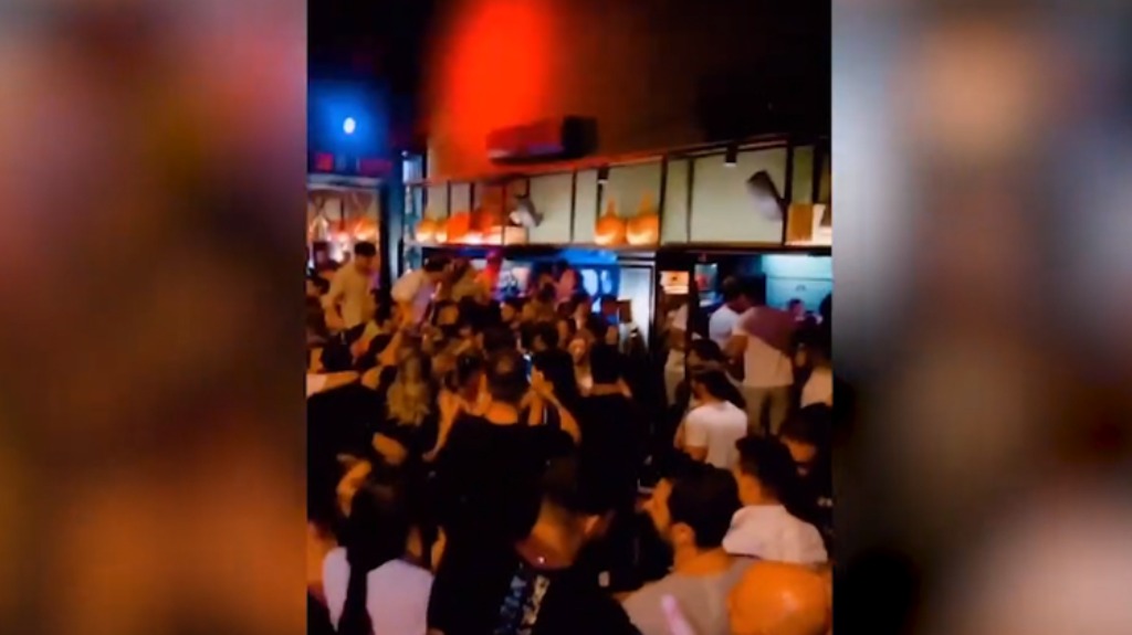 aglomeração em bar