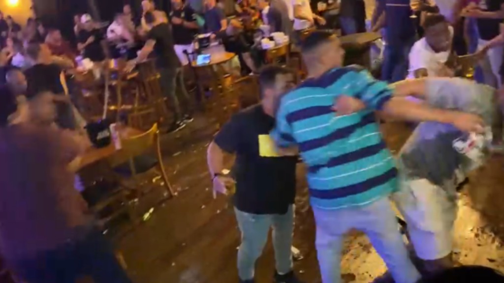 agressão em bar