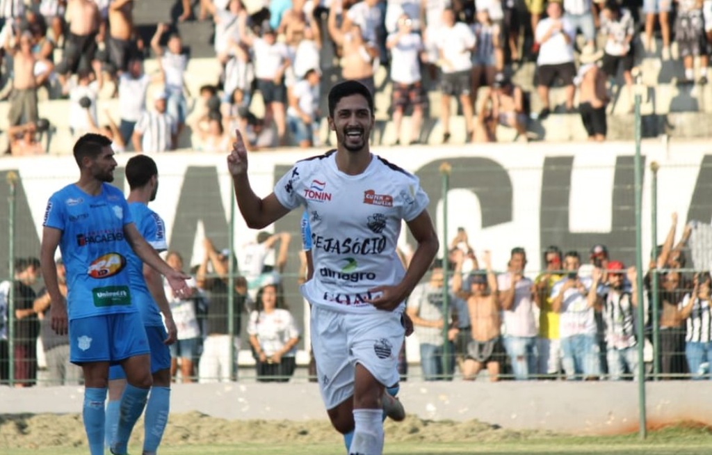 lesão joelho jogador