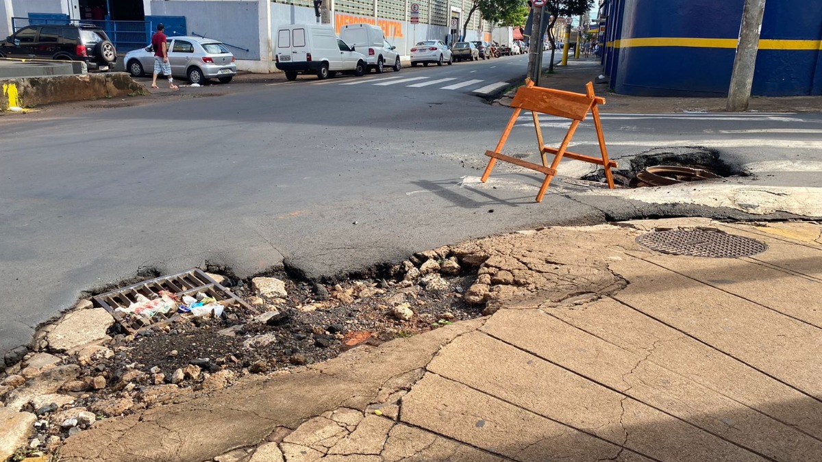 buraco na rua